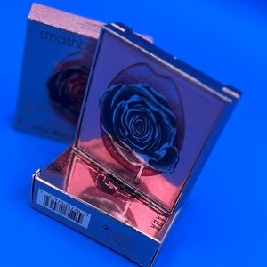 SMASHBOX x Vlada petal metal rose highlighter